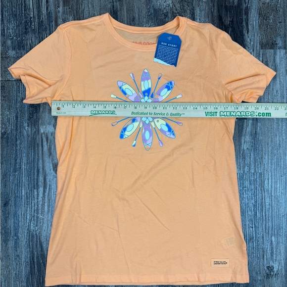 Life Is Good Women’s Medium Peach Floral Kayak Tee - Picture 6 of 8